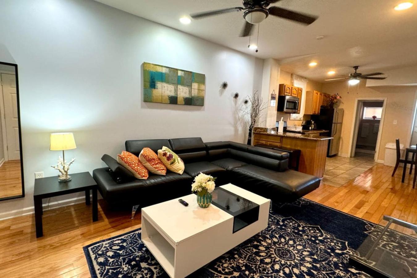 Modern W. Deck In Passyunk Square Apartment Philadelphia