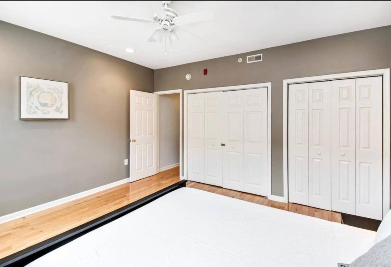 Modern W. Deck In Passyunk Square Apartment *