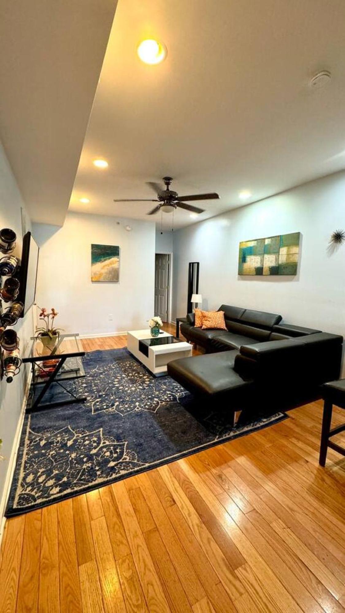 Modern W. Deck In Passyunk Square Apartment *
