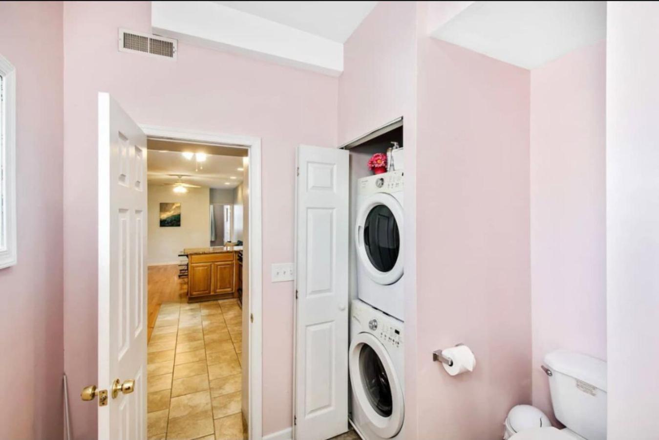 Modern W. Deck In Passyunk Square Apartment
