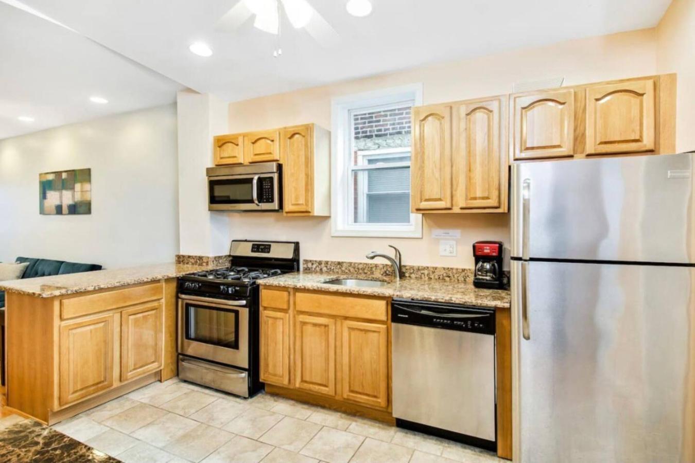 Modern W. Deck In Passyunk Square Apartment